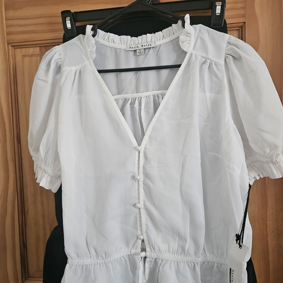Elegant White Ruffled Blouse - Picture 1 of 1